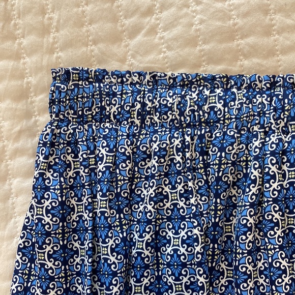 Patterned Cortefiel Maxi Skirt, size Small but can fit Medium - Picture 3 of 4